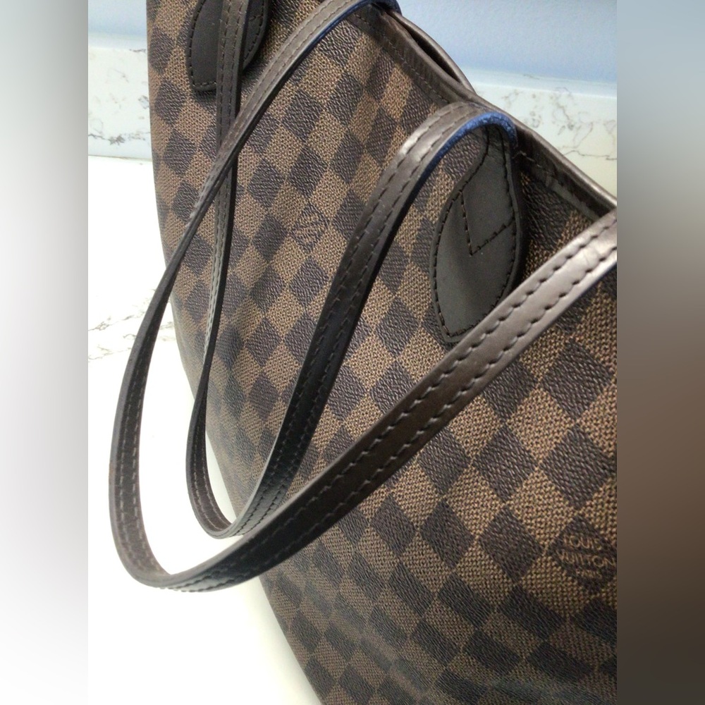 Louis Vuitton Damier Neverfull MM Tote Bag - Picture 9 of 16